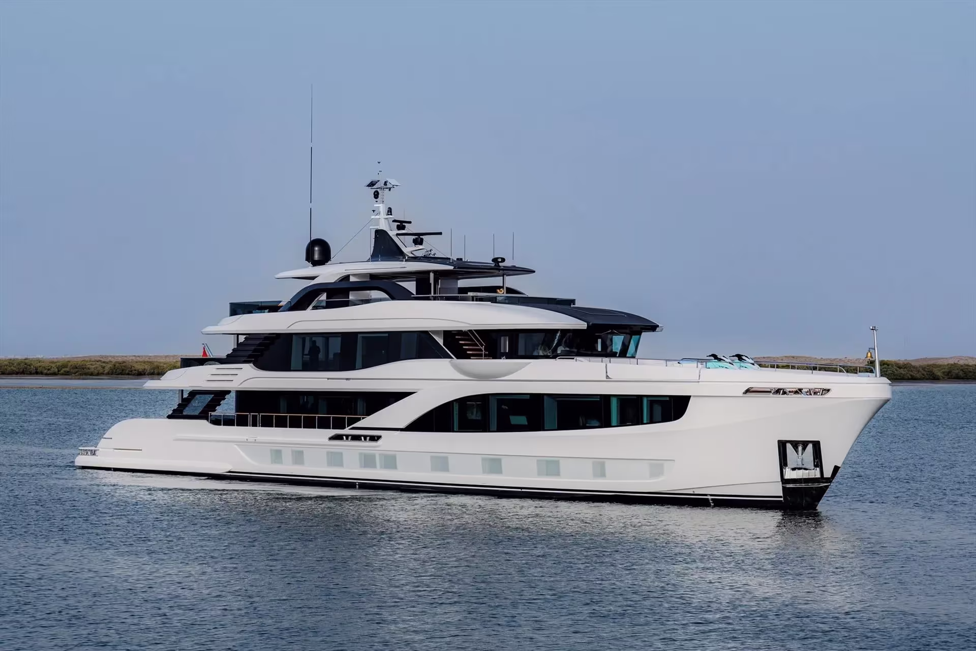 El Majesty 145 de Gulf Craft pone rumbo a Europa para su presentación en 2027 - Actualidad náutica